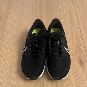 Nike Black and White Women's Sneakers